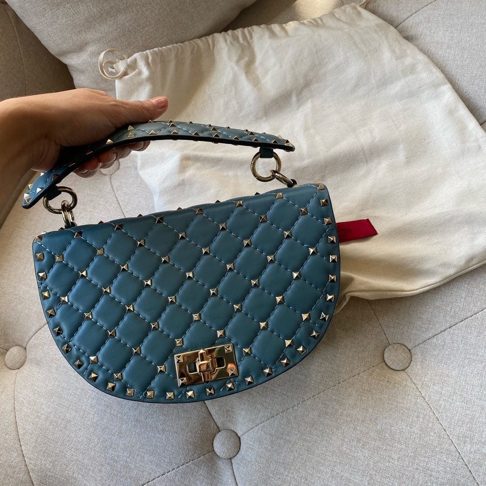 Beautiful  Valentino bag with dust bag
